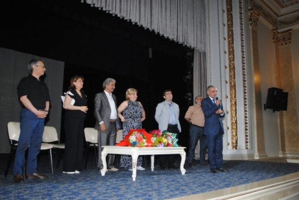 Sumqayıt teatrında "Kimdir müqəssir" tamaşası nümayiş olunub