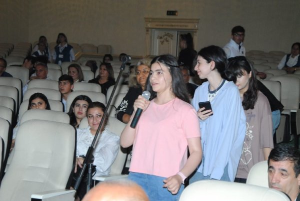 Sumqayıt teatrında "Kimdir müqəssir" tamaşası nümayiş olunub
