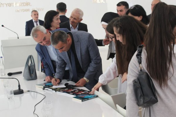 Sumqayıtda detektiv yazar Elbrus Kəlbiyevlə görüş və imza günü keçirildi – FOTOLAR,VİDEO