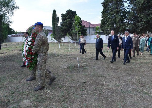Macarıstanın müdafiə naziri Sumqayıtda olub – FOTO