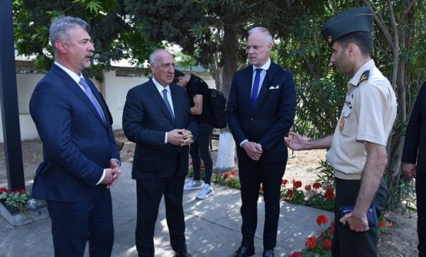 Macarıstanın müdafiə naziri Sumqayıtda olub – FOTO