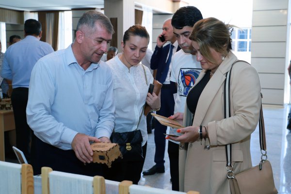 Lənkəranda “Sənətkarlıqdan sosial sahibkarlığa” adlı layihə çərçivəsində  dəyirmi masa və sərgi təşkil edilib - FOTO