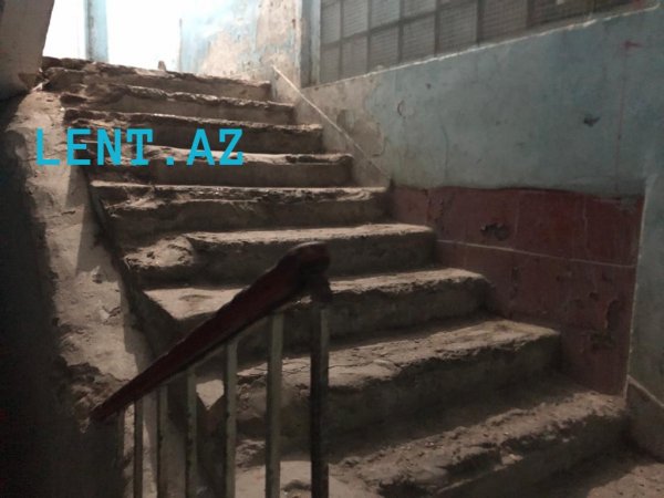Körpələrin gözü önündə narkomanlar iynə vurur – Dəhşət yuvasından (Reportaj)