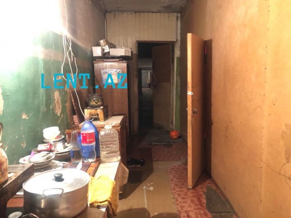 Körpələrin gözü önündə narkomanlar iynə vurur – Dəhşət yuvasından (Reportaj)