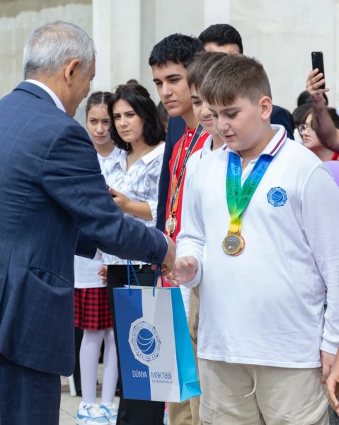 "Sumqayıt Dünya" məktəbində "Bilik günü" tədbiri keçirilib (FOTO)