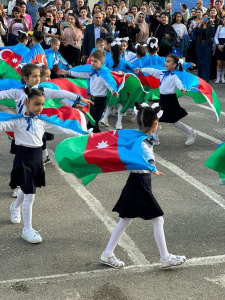 Sumqayıtda 5000-dən yuxarı şagird üçün ilk zəng çalındı - FOTOLAR