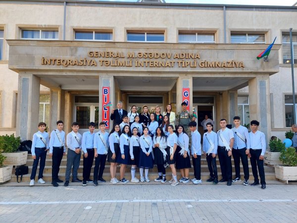 Sumqayıtda 5000-dən yuxarı şagird üçün ilk zəng çalındı - FOTOLAR