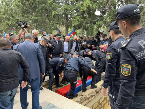 Şəhid polislər Sumqayıtda dəfn olunub (FOTOLAR)