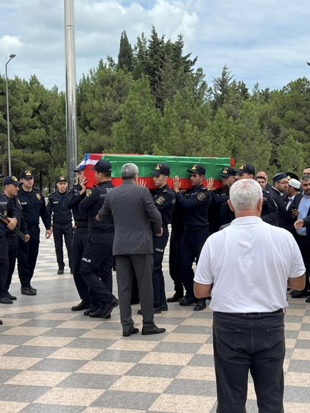 Şəhid polislər Sumqayıtda dəfn olunub (FOTOLAR)