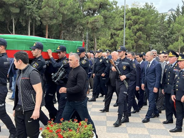 Şəhid polislər Sumqayıtda dəfn olunub (FOTOLAR)
