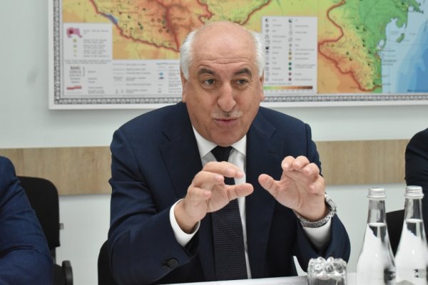 Qurumuş və qəzalı vəziyyətdə olan ağacların götürülməsinə dair müzakirələr aparılıb (FOTOLAR)