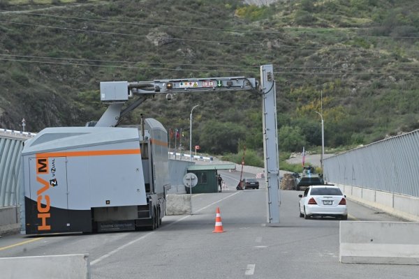 Qarabağın erməniəsilli sakinləri Ermənistana maneəsiz şəkildə gedirlər (FOTOLAR)