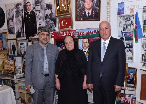 Zakir Fərəcov Polad Həşimovun anası ilə görüşdü (FOTOLAR)