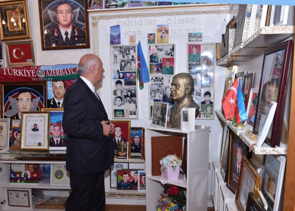 Zakir Fərəcov Polad Həşimovun anası ilə görüşdü (FOTOLAR)
