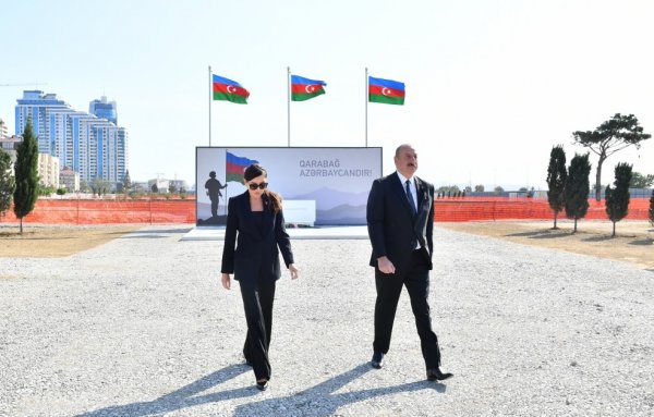 Prezident və birinci xanım Zəfər parkında olublar (FOTOLAR)