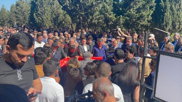 Deputat Qənirə Paşayeva dəfn edildi