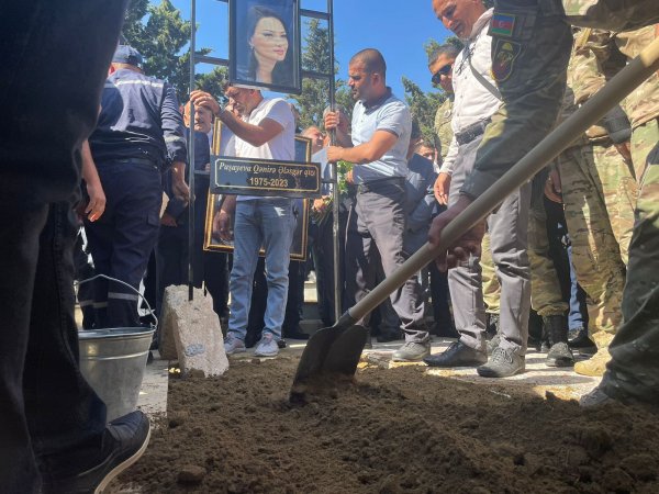 Deputat Qənirə Paşayeva dəfn edildi
