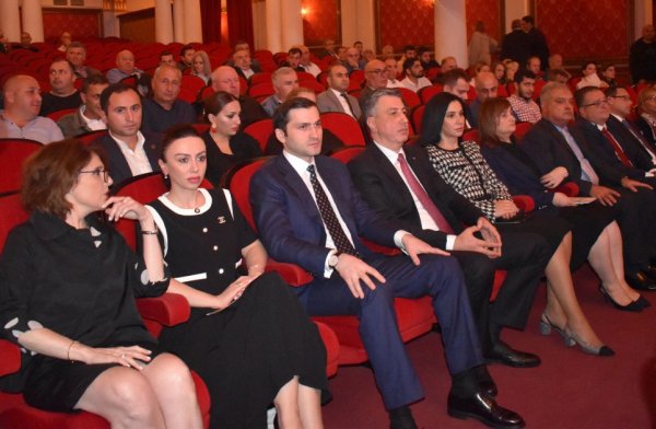 Batumidə Ümummilli Lider Heydər Əliyevin 100 illik yubileyinə həsr olunmuş möhtəşəm konsert proqramı təqdim edilib