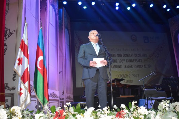 Batumidə Ümummilli Lider Heydər Əliyevin 100 illik yubileyinə həsr olunmuş möhtəşəm konsert proqramı təqdim edilib