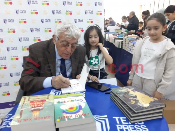 Zahid Xəlil Sumqayıtda oxucuları ilə görüşüb ( FOTOLAR)