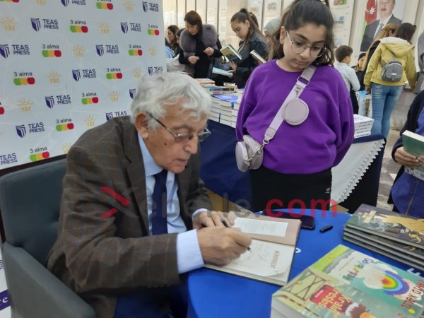 Zahid Xəlil Sumqayıtda oxucuları ilə görüşüb ( FOTOLAR)