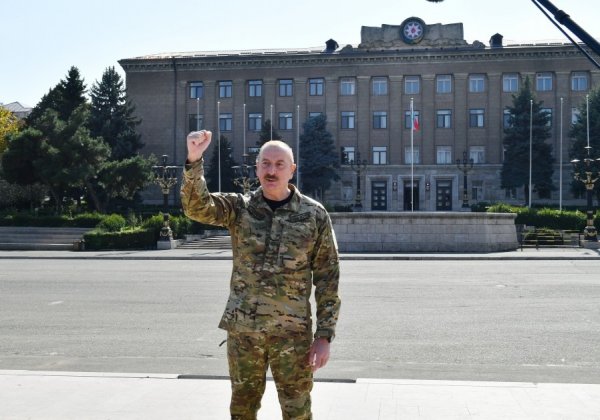 Prezident Xankəndidə Azərbaycanın Dövlət Bayrağını qaldırdı  (FOTOLAR) 