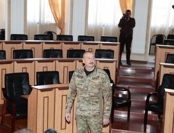 Prezident Xankəndidə Azərbaycanın Dövlət Bayrağını qaldırdı  (FOTOLAR) 