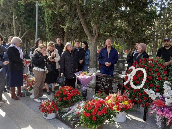 Sumqayıtda aprel şəhidi Əbdülməcid Axundovun xatirəsi anıldı - FOTOLAR Sumqayıtda aprel şəhidi Əbdülməcid Axundovun xatirəsi anıldı - FOTOLAR