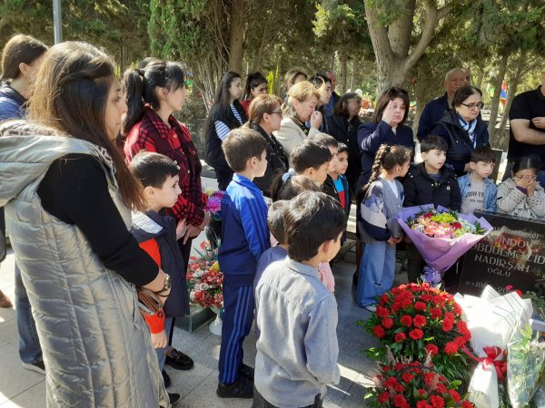 Sumqayıtda aprel şəhidi Əbdülməcid Axundovun xatirəsi anıldı - FOTOLAR Sumqayıtda aprel şəhidi Əbdülməcid Axundovun xatirəsi anıldı - FOTOLAR