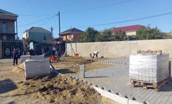 Corat qəsəbəsində nümunəvi məhəllə yaradılır, yol infrastrukturu yenilənir   (FOTO)
