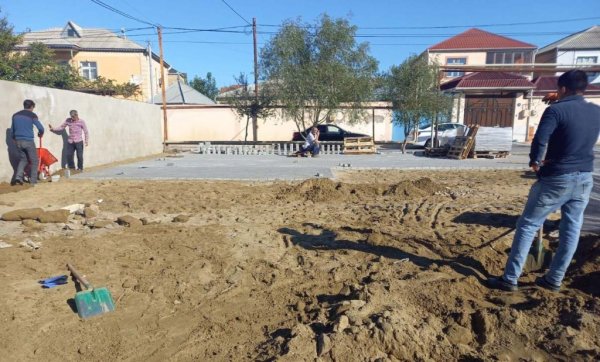 Corat qəsəbəsində nümunəvi məhəllə yaradılır, yol infrastrukturu yenilənir   (FOTO)