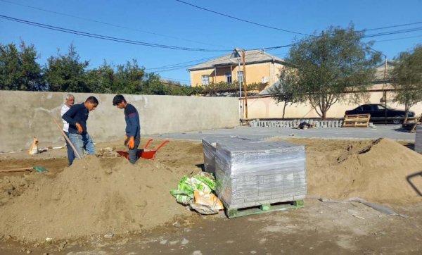 Corat qəsəbəsində nümunəvi məhəllə yaradılır, yol infrastrukturu yenilənir   (FOTO)