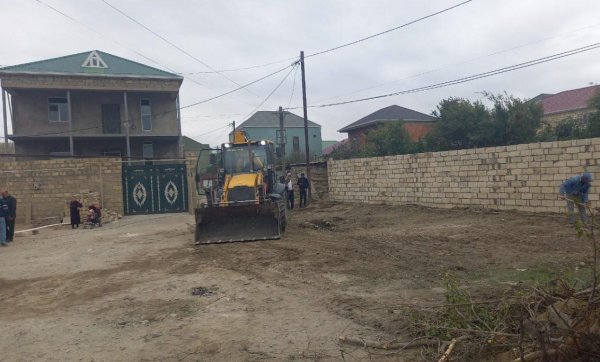 Corat qəsəbəsində nümunəvi məhəllə yaradılır, yol infrastrukturu yenilənir   (FOTO)