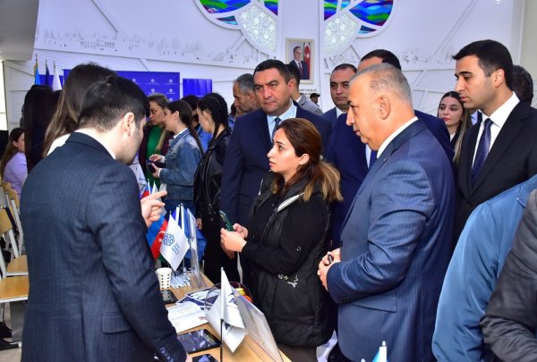 Sumqayıtda əmək yarmarkasında 69 işəgötürən 300-ə yaxın vakansiya təqdim edib Sumqayıtda əmək yarmarkasında 69 işəgötürən 300-ə yaxın vakansiya təqdim edib