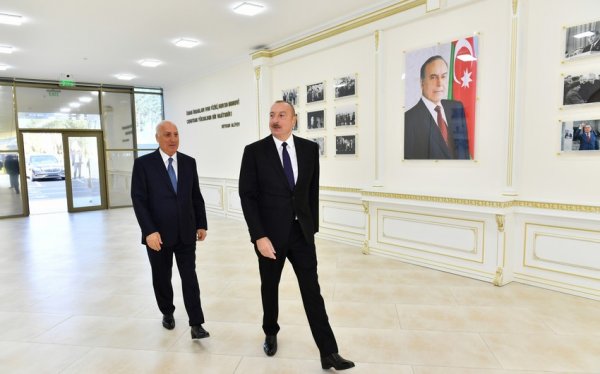 Prezident Sumqayıt şəhər stadionunda yaradılan şəraitlə tanış olub