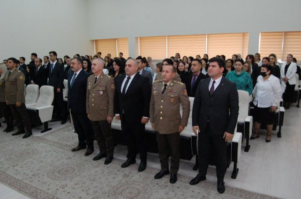 Sumqayıtdakı Uşaq İncəsənət Məktəbinə ekskursiya təşkil olunub (FOTO) Sumqayıtdakı Uşaq İncəsənət Məktəbinə ekskursiya təşkil olunub (FOTO)