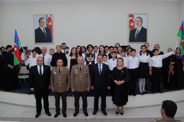 Sumqayıtdakı Uşaq İncəsənət Məktəbinə ekskursiya təşkil olunub (FOTO) Sumqayıtdakı Uşaq İncəsənət Məktəbinə ekskursiya təşkil olunub (FOTO)