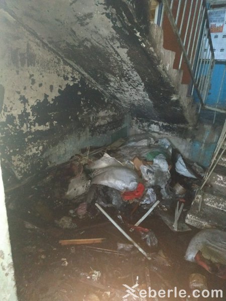 Sumqayıtda yaşayış binasında yanğın olub - VİDEO (FOTO)