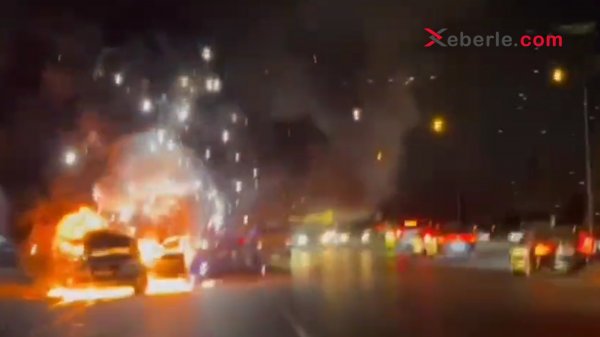 Bakıda yanan maşın partladı – Hadisə anı (Video) Bakıda yanan maşın partladı – Hadisə anı (Video)