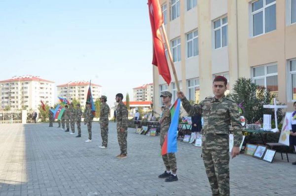 Şərqi Zəngəzur Regional Təhsil İdarəsindən 8 noyabr - Zəfər Gününə həsr olunmuş fləşmob -FOTOLAR 
