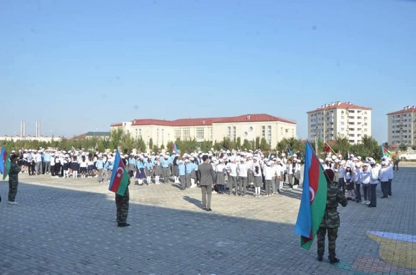 Şərqi Zəngəzur Regional Təhsil İdarəsindən 8 noyabr - Zəfər Gününə həsr olunmuş fləşmob -FOTOLAR 
