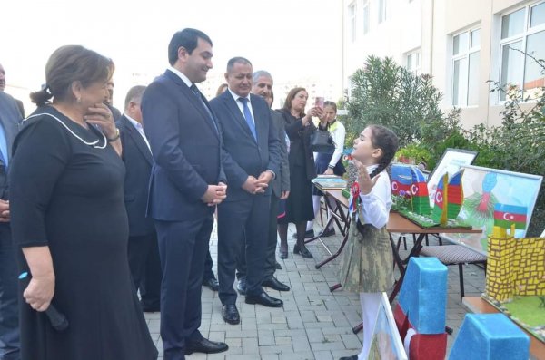 Şərqi Zəngəzur Regional Təhsil İdarəsindən 8 noyabr - Zəfər Gününə həsr olunmuş fləşmob -FOTOLAR 