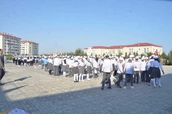 Şərqi Zəngəzur Regional Təhsil İdarəsindən 8 noyabr - Zəfər Gününə həsr olunmuş fləşmob -FOTOLAR 