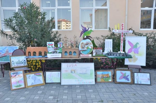 Şərqi Zəngəzur Regional Təhsil İdarəsindən 8 noyabr - Zəfər Gününə həsr olunmuş fləşmob -FOTOLAR 