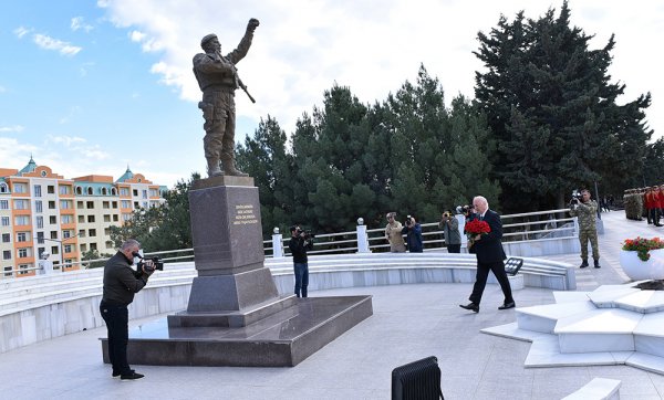 Sumqayıt şəhərində 8 Noyabr – Zəfər Günü qeyd olunub – FOTOLAR