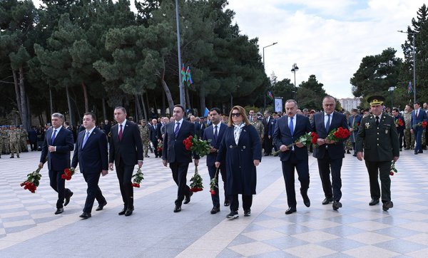 Sumqayıt şəhərində 8 Noyabr – Zəfər Günü qeyd olunub – FOTOLAR