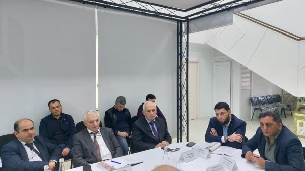 Sumqayıt şəhərində istismar müddətini başa vurmuş 3 yataqxana sökülür