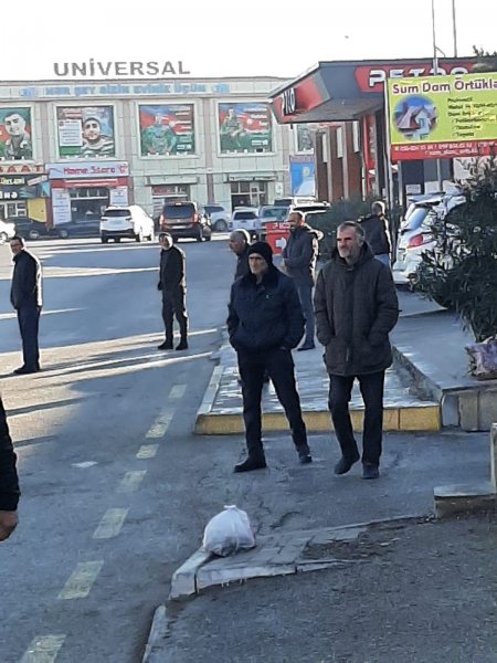  Sumqayıtın "Fəhlə bazarı"nın acı mənzərəsi: Bir gözü, bir böyrəyi olmayanların əlacsızlığı (REPORTAJ)