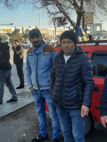  Sumqayıtın "Fəhlə bazarı"nın acı mənzərəsi: Bir gözü, bir böyrəyi olmayanların əlacsızlığı (REPORTAJ)