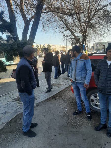  Sumqayıtın "Fəhlə bazarı"nın acı mənzərəsi: Bir gözü, bir böyrəyi olmayanların əlacsızlığı (REPORTAJ)